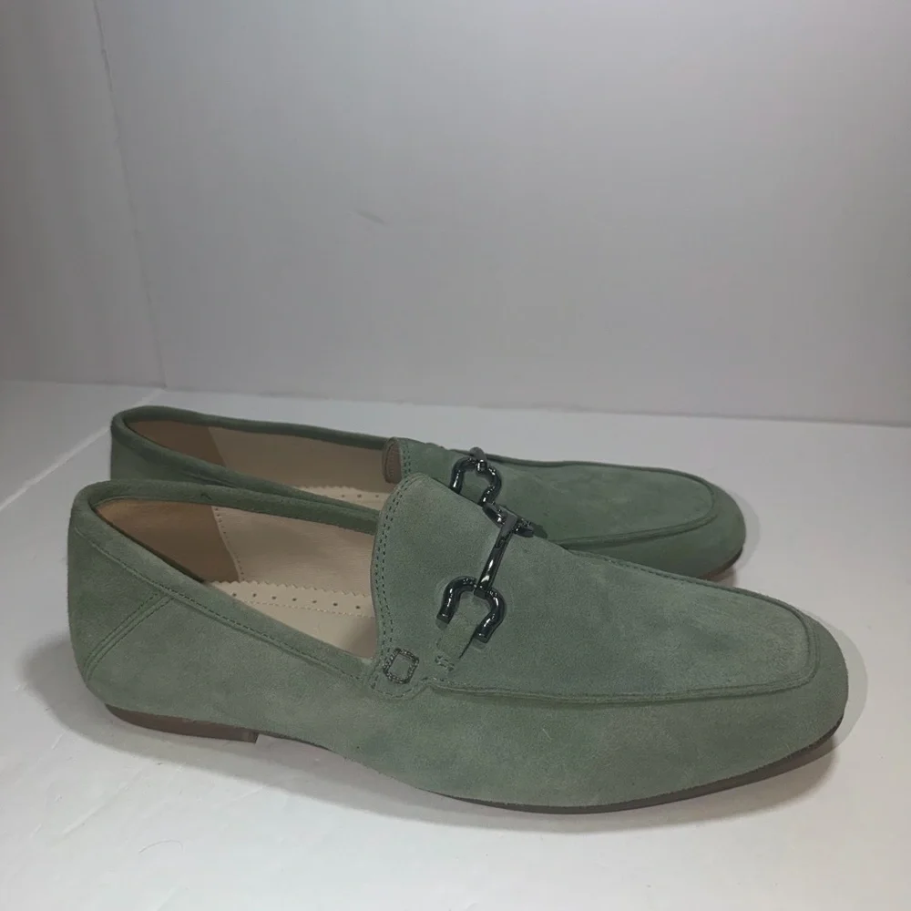 Journee Signature Women's Giia bit loafers in genuine green leather. Size 8